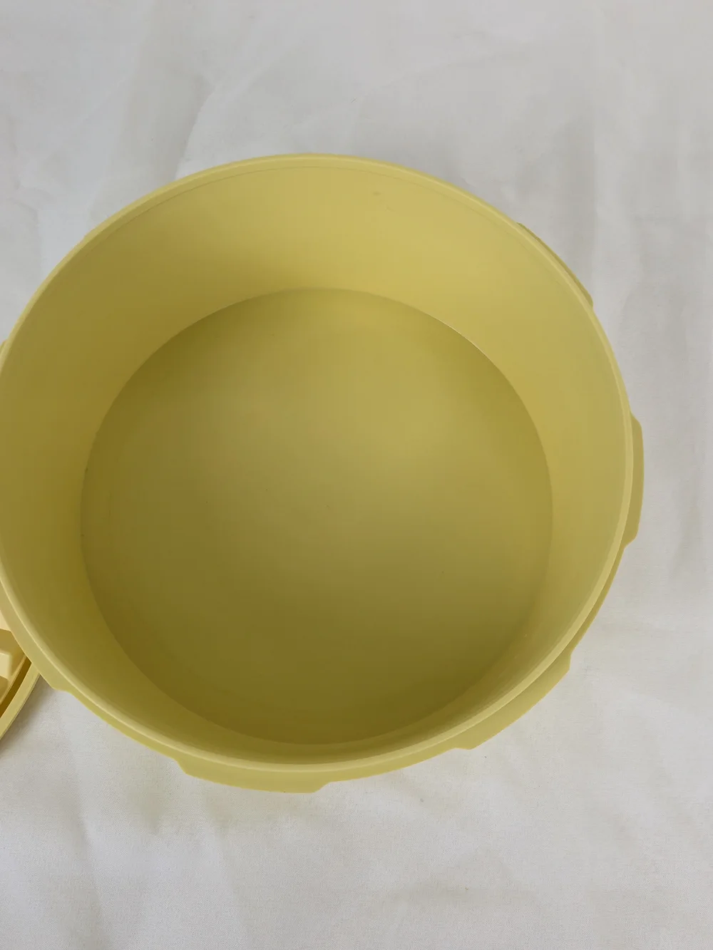 Vintage Tupperware Starburst Canister (1204-2) - Harvest Yellow